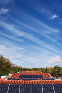 instalación de placas fotovoltaicas en comunidades de vecinos en el País Vasco